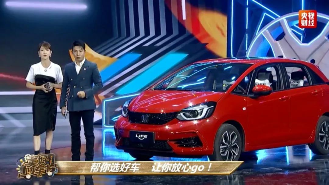 央視直播，名嘴主持竟現(xiàn)場“帶貨”？！